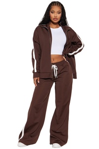 Conjunto Deportivo Personalizado con Pedrería, Pantalones Deportivos Anchos y Sudadera con Capucha - Product Image 1