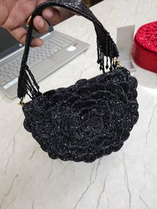 กระเป๋าราตรีหรูหรามีลายดอกกุหลาบตอกเป็นของขวัญสำหรับสาวๆส่งออกไปทั่วโลกด้วยงานฝีมือสุดหรู - Product Image 2