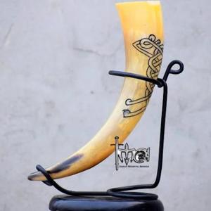 Corne à boire en buffle naturelle de qualité supérieure, fabriquée à la main, avec une finition lisse et un support durable inclus pour les festivals et les fêtes - Product Image 4