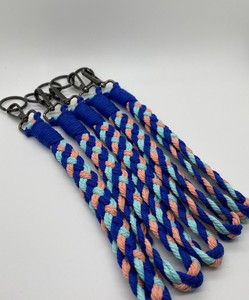 Porte-clés en macramé tressé fait main, durable et élégant, avec anneau porte-clés |   Accessoire de clé style bohème - Product Image 1