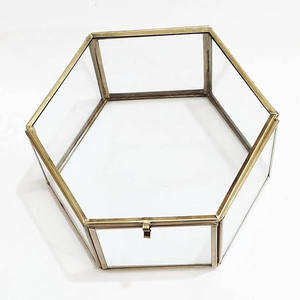 Haute qualité métal verre hexagone conception boîte à bijoux Style moderne exclusif bague boucle d'oreille et pendentif mallette de rangement pour la vente en gros - Product Image 1