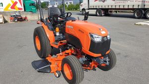 Tractores Agrícolas Usados Kubota L2502HST con Tracción en las 4 Ruedas y Cucharón Frontal para Trabajos en Campo y Jardín en Venta - Product Image 3