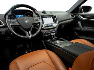 Nouveautés à prix réduits ! Voiture berline d'occasion Ghiblli 3.0L RWD V-6 8 vitesses automatique avec sièges en cuir, modèle 2017 - Product Image 3