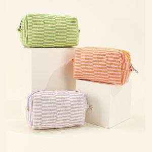 Sacs d'emballage de stockage de cosmétiques à carreaux assortis de couleurs rayées de grande capacité disponibles en différentes couleurs - Product Image 1