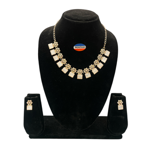 Ensemble de bijoux de style traditionnel indien pour femmes, adapté aux événements culturels et aux mariages. - Product Image 3