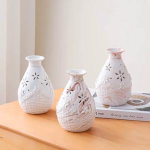 Vases en céramique - Luxe, haut standard, écologiques, options faites à la main pour la décoration de la maison et des hôtels, pour les tiges individuelles et les bouquets luxuriants - Product Image 5