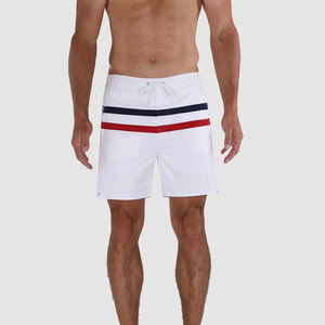 Shorts de bain personnalisés pour hommes pour l'entraînement physique en plein air, maillots de bain, shorts de plage avec design en patchwork et décoration de logos - Product Image 3