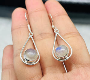 Pendientes de plata de piedra lunar de arcoíris Natural, Pendientes colgantes de plata con piedras preciosas de piedra lunar, pendientes de plata hechos a mano, regalo para ella - Product Image 3