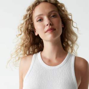 Elegante blusa arrugada de manga larga para mujer: ideal para eventos formales y de oficina, disponible en colores clásicos y llamativos - Product Image 6