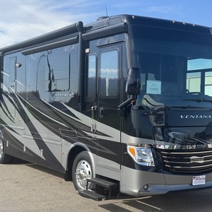 Fournisseur de camping-car d'occasion Thor Motor Coach Com pass 24TF Classe B+ modèle 2018 à vendre - Product Image 1
