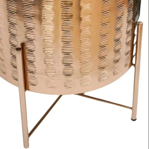 Jardinières artisanales en métal avec des conceptions uniques personnalisées Pour les jardins domestiques contemporains Par HF CRAFTS au prix le plus bas - Product Image 1