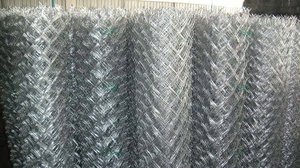 GreenGrowth Guardian: Transforme su Jardín o Granja con Postes de Alambre de Alambre Galvanizado Recubierto de PVC 6-7-8 con Borde Retorcido - Impermeables y Fáciles de Instalar - Product Image 6