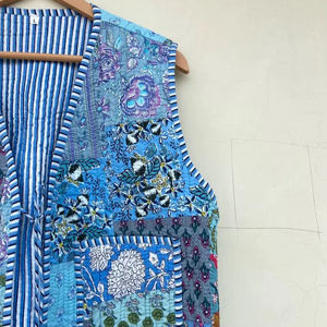 Gilet matelassé en patchwork 100% coton bleu, fait à la main, réversible, écologique, unisexe, veste kimono décontractée - Product Image 1