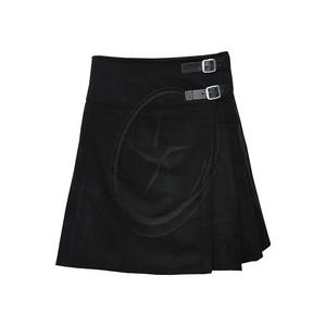 Falda escocesa de tartán de alta calidad hecha a medida para mujer Falda escocesa plisada hasta la rodilla en negro - Product Image 1