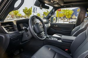 favorito de los clientes: Lexus GX 550 Premium+ 2024, motor Turbo V6 de 349 hp, tracción en las cuatro ruedas - Product Image 5