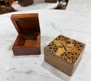 เครื่องเผาเครื่องหอมไม้ mubkhar ทำด้วยมือเครื่องเผาไม้บาโคหรือทำจากไม้ระดับพรีเมียมพร้อมกล่องเป็นของที่ระลึกที่ทำจากหนังอาหรับ mabkhara โดย faizacraft - Product Image 3