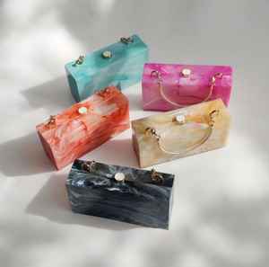 คริสตัลเรซินและงานแม่ของไข่มุกหรูหราคลัตช์เรซิ่นสีดำสำหรับเจ้าสาวพร้อมคลัทช์ลูกบิดทองของขวัญสำหรับเพื่อนเจ้าสาว - Product Image 1