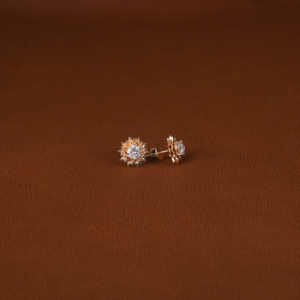 Pendientes de diamante cultivados en laboratorio de corte redondo chapado en oro de 18 quilates de diseño personalizado para mujer forma de flor de moda - Product Image 2