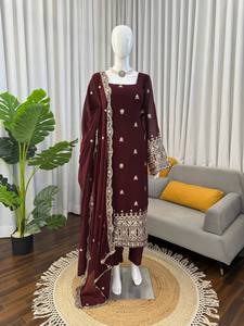 Conjunto de 3 Piezas de Kurti Bordado en Georgette Sintético Puro para Adultos con Pantalón con Bolsillo y Dupatta, Estilo Indio Pakistaní para Fiestas - Product Image 3