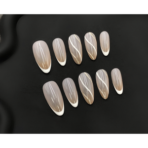 Set di chiodi da bara corta di lusso stile leggero bianco Chic Aura Press-On - Product Image 2