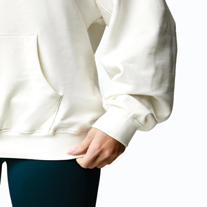 เสื้อฮู้ดผู้หญิงพิมพ์โลโก้ด้านหน้า สไตล์สตรีทแวร์สำหรับฤดูหนาว เป็นมิตรกับสิ่งแวดล้อม แห้งเร็ว ผ้าฝ้ายฟลีซ 100% สีตามสั่ง ผลิตโดยโรงงาน OEM - Product Image 4