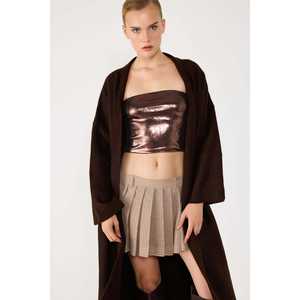 Top court sans bretelles en tissu brillant marron - Product Image 2