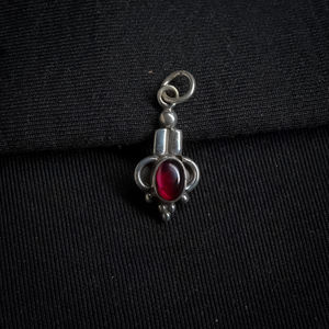 Venta al por mayor 925 colgante de piedras preciosas con tachuelas granate de plata esterlina - Product Image 1