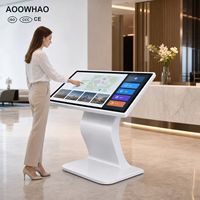 Kiosque d'information horizontal tactile en verre trempé OEM ODM de 19 à 65 pouces pour les administrations, les banques et les halls d'hôpitaux