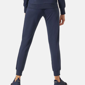 Conjunto deportivo informal de dos piezas para mujer, corte holgado, tejido suave y cómodo para uso diario y moda urbana. - Product Image 5