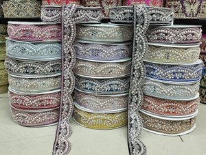 Adornos de encaje de organza bordados de lujo ecológicos hechos a medida, bordes con cuentas, bolsas de trabajo con espejo, ropa para el hogar, diseño de reventa elegante - Product Image 3