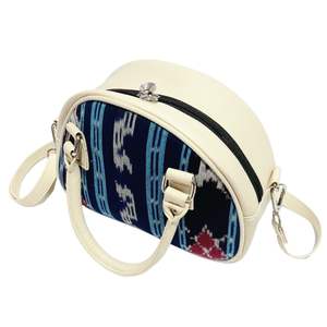 กระเป๋า Halfmoon พร้อม Ikat อินโดนีเซียหรูหรากันน้ำและหุ้มด้วยหนัง - Product Image 3