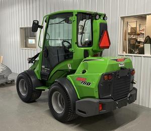 Chargeuse sur pneus 760i économique avec moteur diesel EPA - Product Image 5