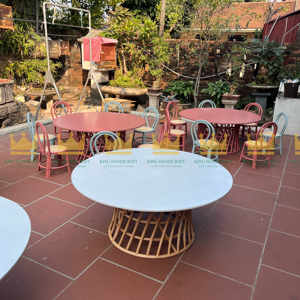 ชุดเช่าโต๊ะและเก้าอี้หวายสำหรับเด็กในวันเดอร์แลนด์สไตล์ชนบท | โบฮีเมียนสุดชิคสำหรับงานเลี้ยงและกิจกรรมเฟอร์นิเจอร์สำหรับงานเฉลิมฉลองที่น่าจดจำ - Product Image 1