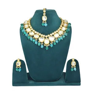 Ensemble de colliers à double rangée en ornement Kundan fait main pour femmes, base bleue/verte avec placage or, pour mariages, bijoux de mariée - Product Image 1