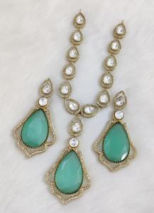 Collar de Mujer Vjoshijewels con Corte de Latón y Piedra Monalisa, de Alta Calidad, Lujoso, Minimalista, Perfecto para Fiestas - Product Image 6