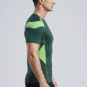 T-shirts de compression personnalisés avec matière anti-humidité, coupe athlétique pour les équipes sportives et les athlètes professionnels - Product Image 5