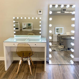 Table de toilette de haute qualité avec armoires de rangement, finition naturelle et tabouret assorti pour la chambre à coucher - Product Image 1