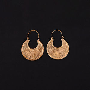 ต่างหูห่วงทองเหลืองชุบทองดีไซน์เก๋ทันสมัยสำหรับผู้หญิง แบรนด์ Luxvory จากเมืองชัยปุระ อินเดีย - Product Image 2