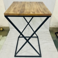 Table de bar basse multifonctionnelle moderne avec plateau en bois et structure en fer pour hôtel, entrée ou usage en ferme