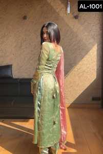 La última ropa de festival de boda lista para usar para mujeres Estilo indio pakistaní Salwar Kameez con Jimmi Cho Dupatta - Product Image 2