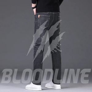 Jean droit uni pour homme Bloodline, taille mi-haute, coupe classique, en denim de coton décontracté, style été, respirant, délavage enzymatique, coupe ajustée aux hanches - Product Image 1