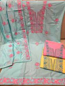 Costumes de fête indiens brodés à la main non cousus de créateur moderne pour femmes pour les fêtes de style traditionnel - Product Image 2