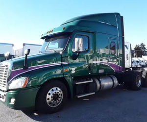 พร้อมใช้งาน ปี 2022 รถบรรทุก Freightliner Cascadia 125 Sleeper Semi Truck - ห้องนอนแบบ Condo ขนาด 72 นิ้ว, 475 แรงม้า, เกียร์ธรรมดา รถบรรทุกมือสองสำหรับขาย - Product Image 3