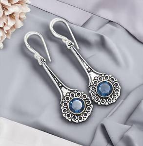 Boucles d'oreilles clous mignonnes en argent sterling plaqué or avec topaze bleue de Londres, bijoux pierre de naissance de décembre, cadeau élégant fait main pour femme - Product Image 3