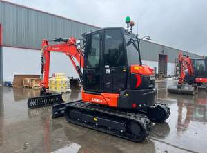 Miniexcavadora multifuncional Kubota con 2 cubos, enganche rápido hidráulico ajustado - Product Image 3