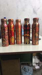 Botellas de agua de cobre puro de diseño artesanal premium para uso personal a precios al por mayor - Product Image 4