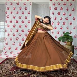 Calidad Premium Exclusivo Último Diseñador de tendencias Pure Chanderi con Gotta Patti y Gamthi Work Lehenga Choli - Product Image 1