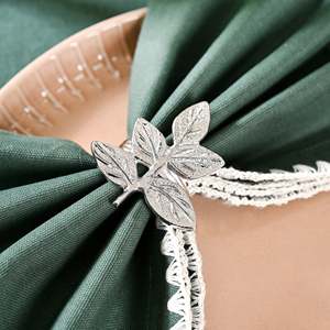 ชุดแหวนรัดผ้าเช็ดปาก Leaf Classic Luxury ทนทาน 6 ชิ้น สีเงินทองเหลือง ยี่ห้อ Ambar Exports สำหรับงานแต่งงาน ร้านอาหาร และโต๊ะอาหาร - Product Image 1