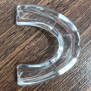 Protège-dents en plastique transparent sur mesure pour équipement de boxe MMA pour la protection des dents pour l'entraînement - Product Image 2