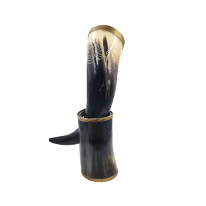 Corne de vache/boeuf la plus précieuse 100% pure Corne à boire au design moderne avec base de couvercle en métal Meilleures fournitures de bar de restaurant pour les fêtes - Product Image 5